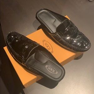 Tods size 8.5 black loafers